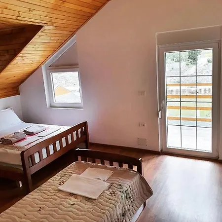 Bujtina Hysa Guest house *